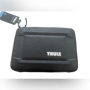 New with tags Thule Luggage Gauntlet MacBook Sleeve 13” MacBook Pro